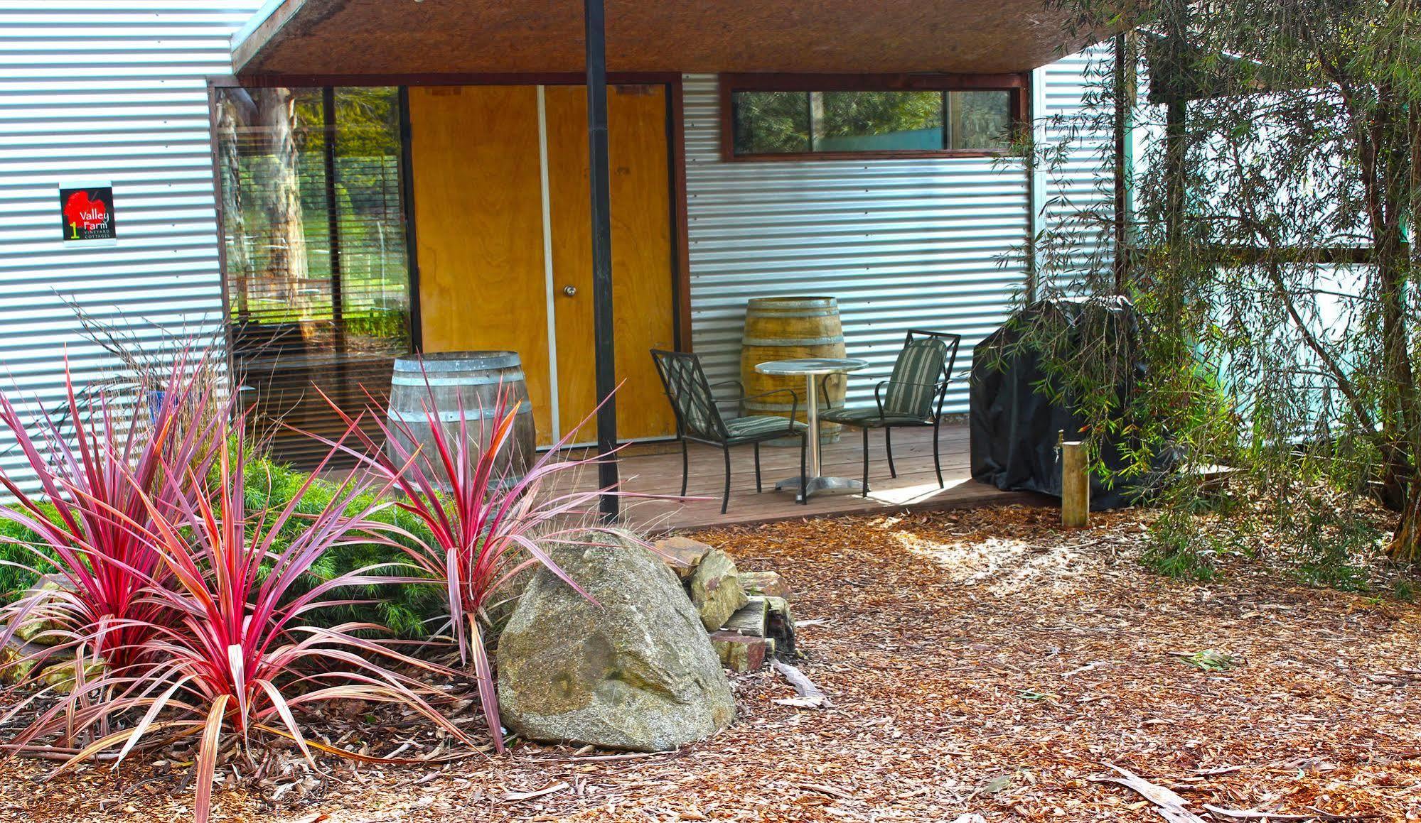 Valley Farm Vineyard Cottages Healesville Exterior photo