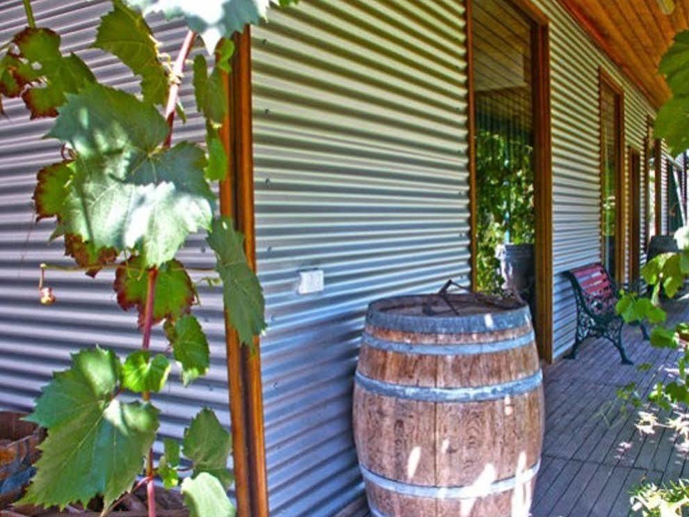 Valley Farm Vineyard Cottages Healesville Exterior photo